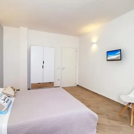 Luca's Guest house *